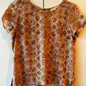 Anthropologie Fynn and Rose Silk Pink Snakeskin Print top with zipper in back